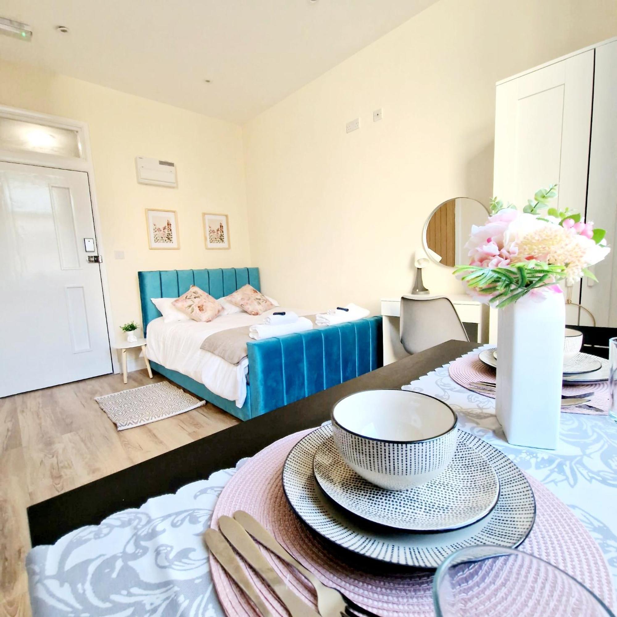 Crendon House Boutique Hotel High Wycombe Buckinghamshire Экстерьер фото