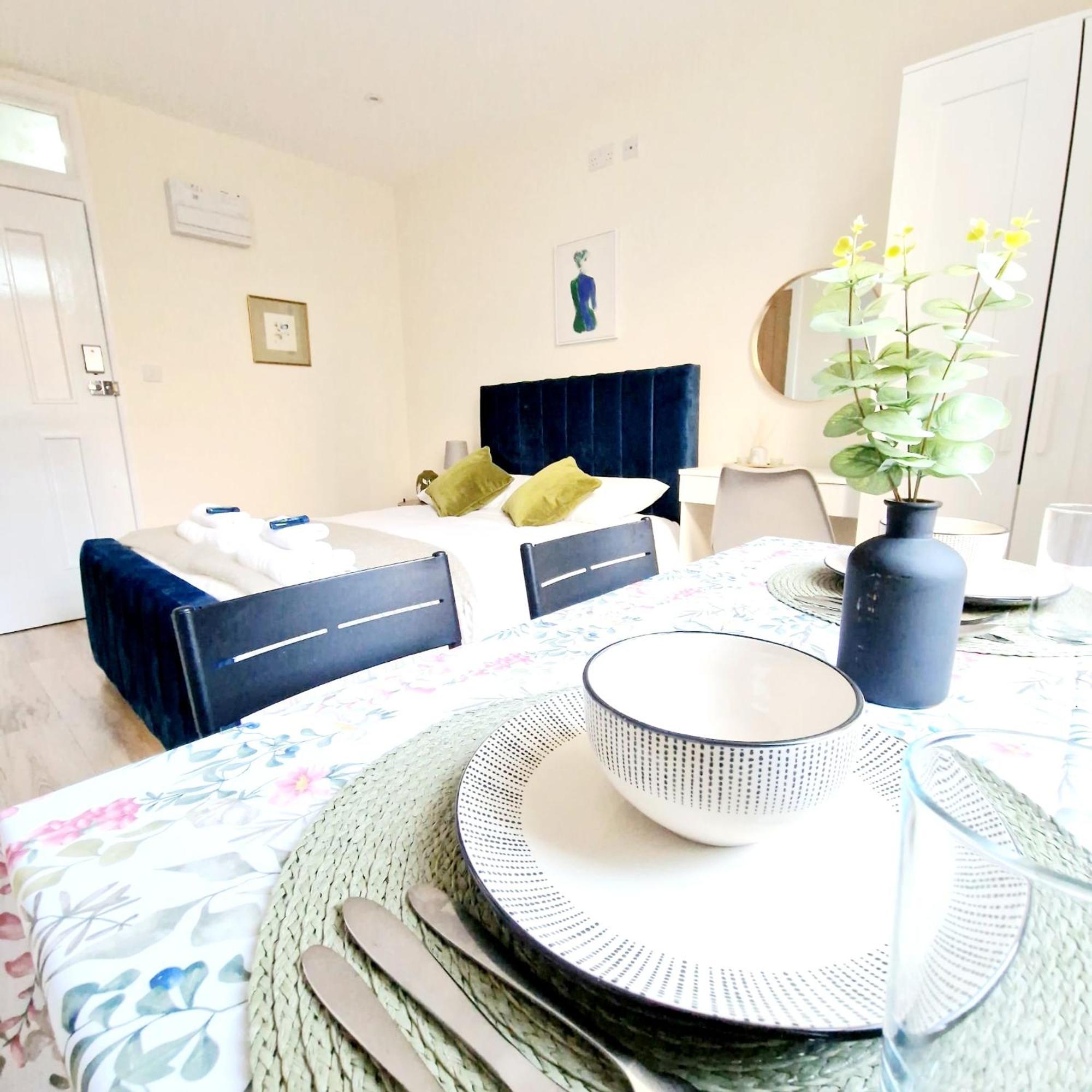 Crendon House Boutique Hotel High Wycombe Buckinghamshire Экстерьер фото